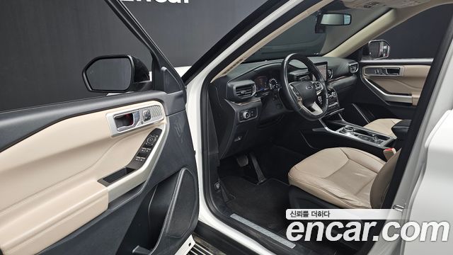 Ford Explorer 2021 — photo 11