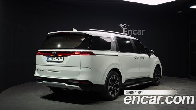 Kia Canival 2021 — photo 2
