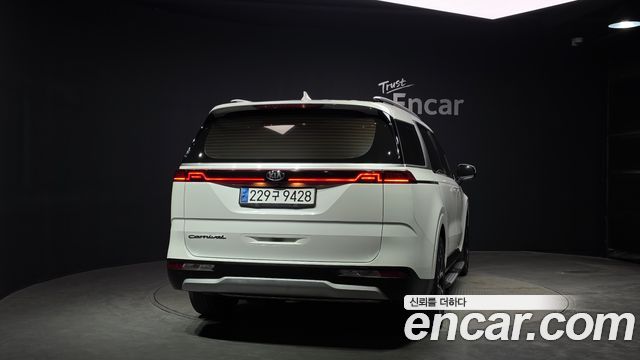 Kia Canival 2021 — photo 4