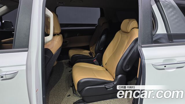 Kia Canival 2021 — photo 11