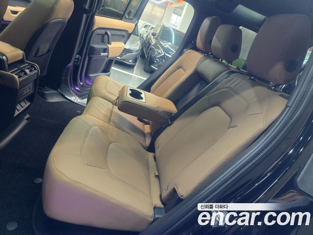Land Rover Defender 2025 — photo 16