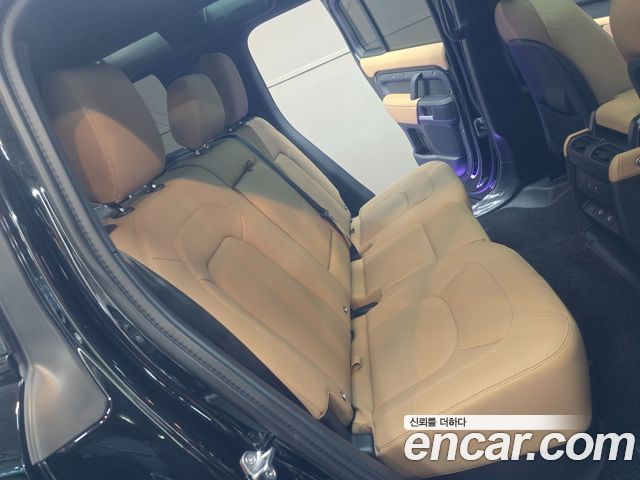 Land Rover Defender 2025 — photo 17