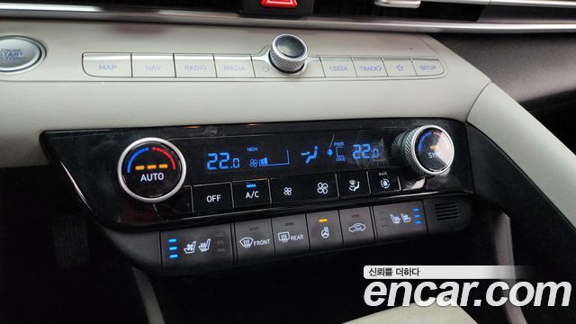 Hyundai AVANTE 2023 — photo 19