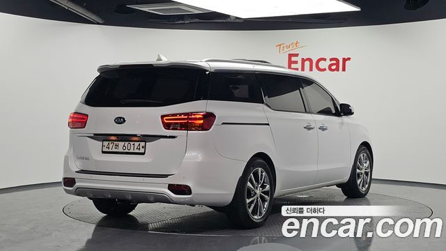 Kia Canival 2019 — photo 2