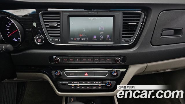 Kia Canival 2019 — photo 14