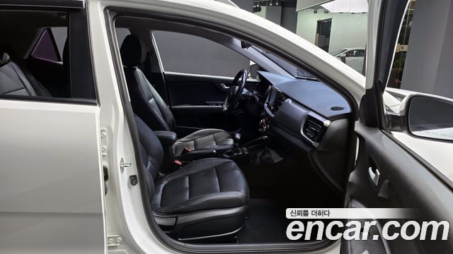 Kia Stonic 2018 — photo 10