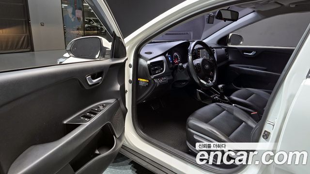 Kia Stonic 2018 — photo 11