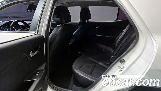 Kia Stonic 2018 — photo 13