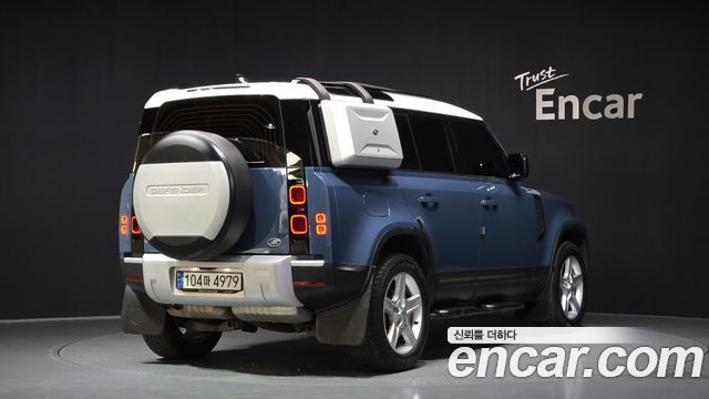 Land Rover Defender 2022 — photo 2
