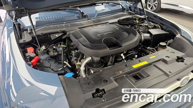 Land Rover Defender 2022 — photo 6