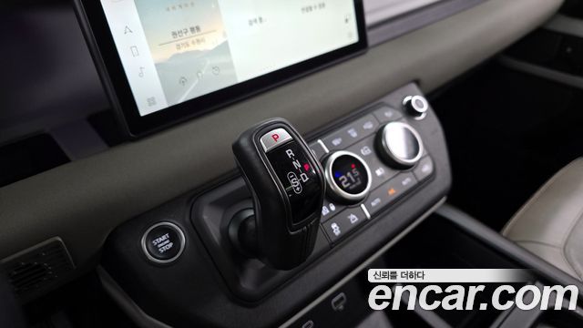 Land Rover Defender 2022 — photo 9
