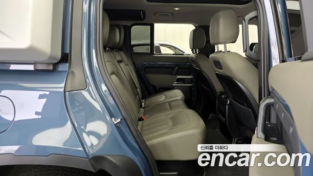 Land Rover Defender 2022 — photo 12