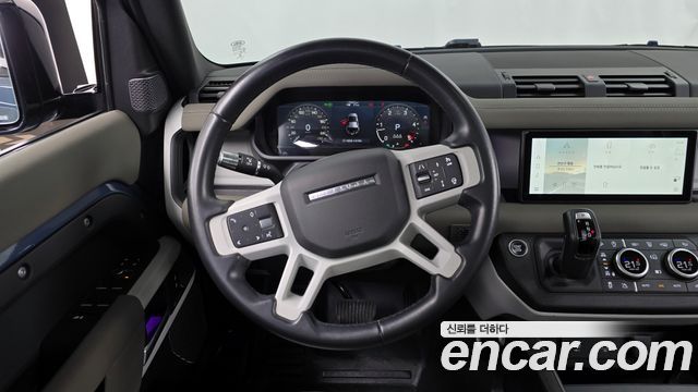 Land Rover Defender 2022 — photo 13