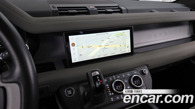 Land Rover Defender 2022 — photo 14