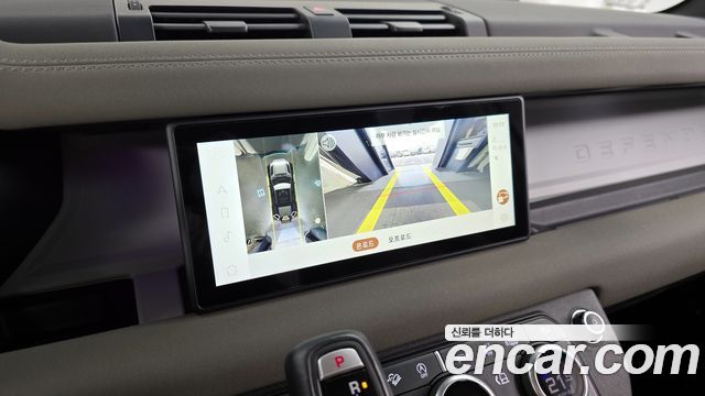 Land Rover Defender 2022 — photo 15