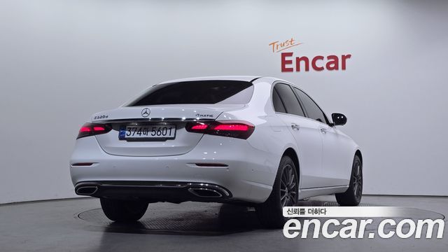 Mercedes-Benz E-Class 2022 — photo 2