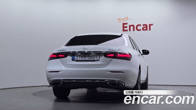 Mercedes-Benz E-Class 2022 — photo 4