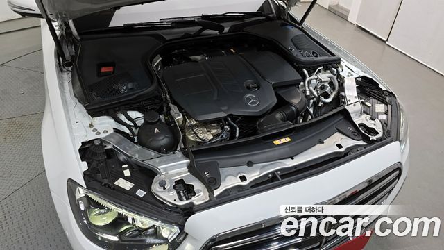 Mercedes-Benz E-Class 2022 — photo 6