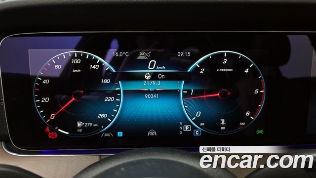 Mercedes-Benz E-Class 2022 — photo 8