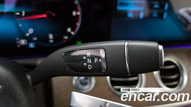 Mercedes-Benz E-Class 2022 — photo 9