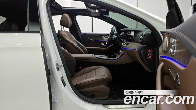 Mercedes-Benz E-Class 2022 — photo 10