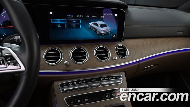 Mercedes-Benz E-Class 2022 — photo 16
