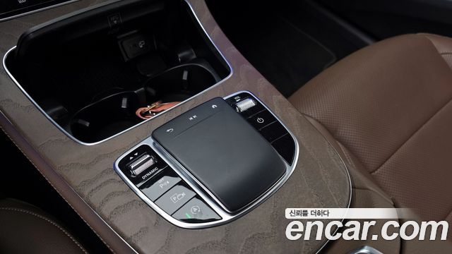 Mercedes-Benz E-Class 2022 — photo 17