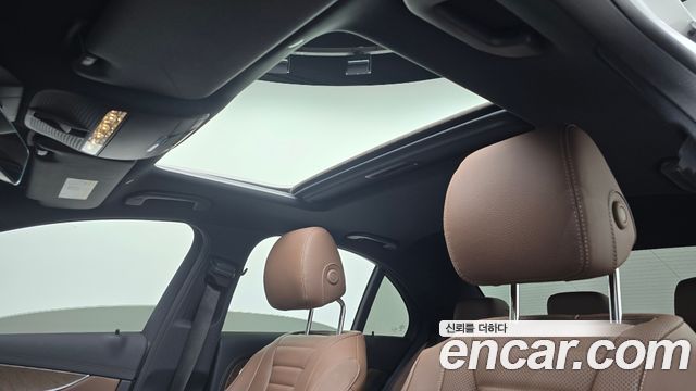 Mercedes-Benz E-Class 2022 — photo 19
