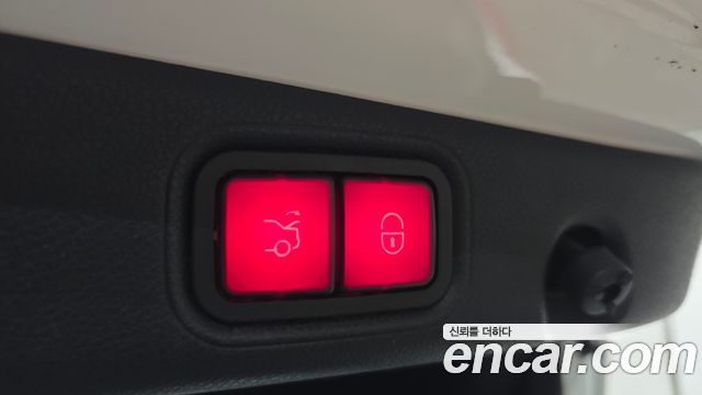 Mercedes-Benz E-Class 2022 — photo 20