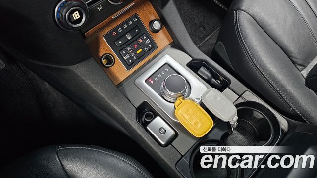 Land Rover Discovery 2013 — photo 9