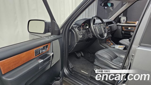 Land Rover Discovery 2013 — photo 10