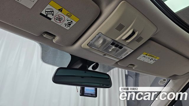 Land Rover Discovery 2013 — photo 17
