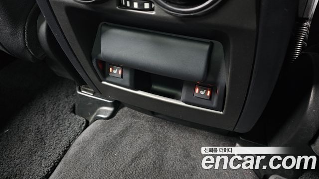 Land Rover Discovery 2013 — photo 18