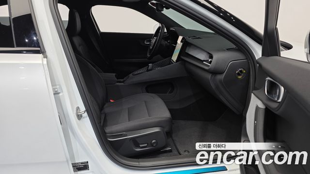 Polestar Polestar 2 2023 — photo 11