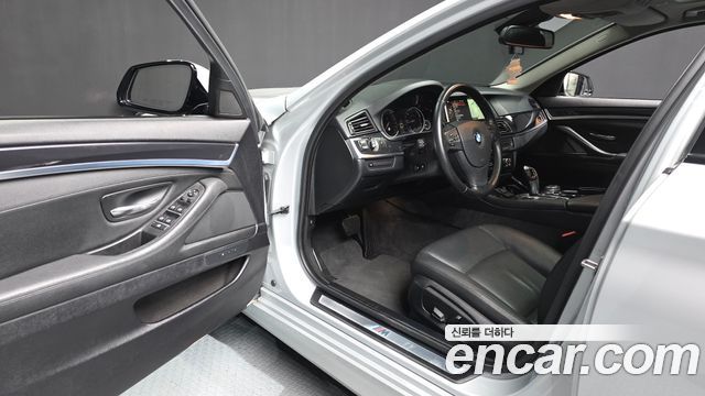 BMW 5-Series 2016 — photo 10