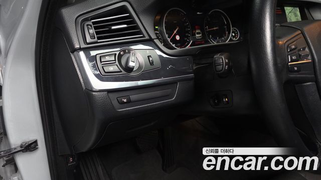 BMW 5-Series 2016 — photo 14