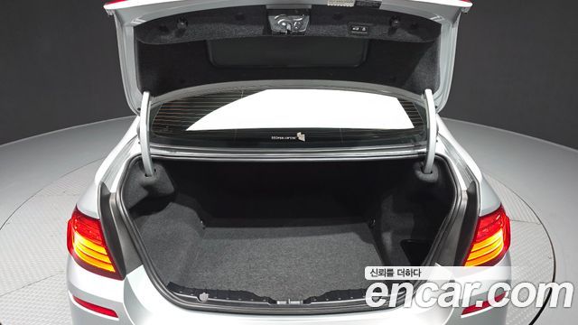 BMW 5-Series 2016 — photo 20