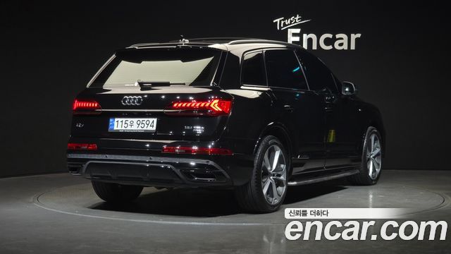 Audi Q7 2022 — photo 2