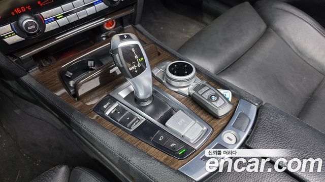 BMW 7-Series 2012 — photo 9