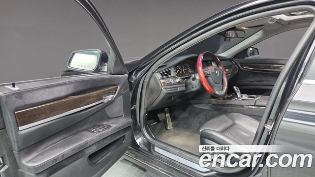 BMW 7-Series 2012 — photo 10