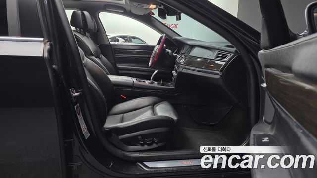 BMW 7-Series 2012 — photo 11
