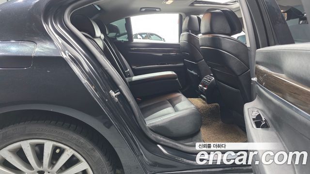 BMW 7-Series 2012 — photo 12