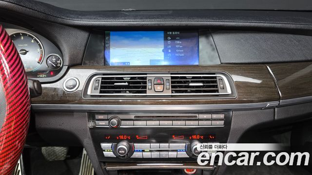 BMW 7-Series 2012 — photo 14