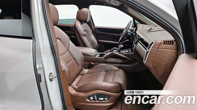 Porsche Cayenne 2021 — photo 10