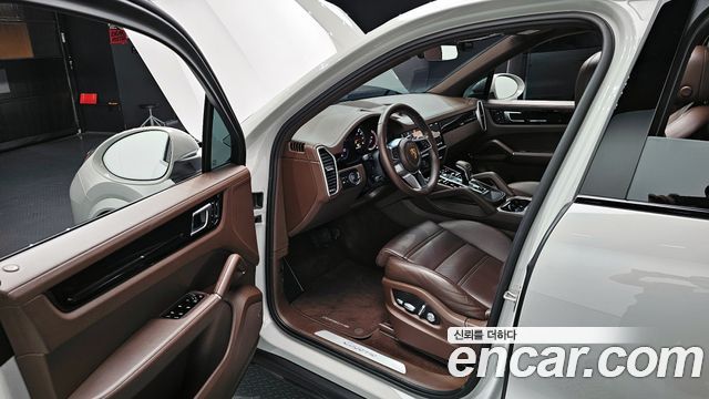 Porsche Cayenne 2021 — photo 11