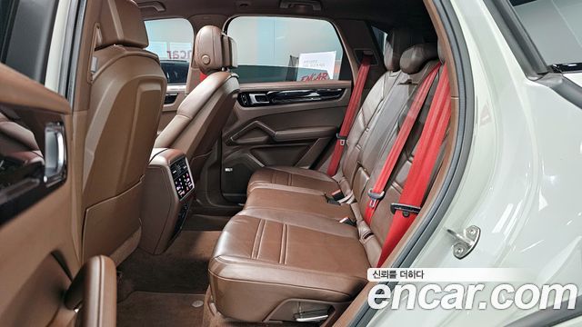 Porsche Cayenne 2021 — photo 12