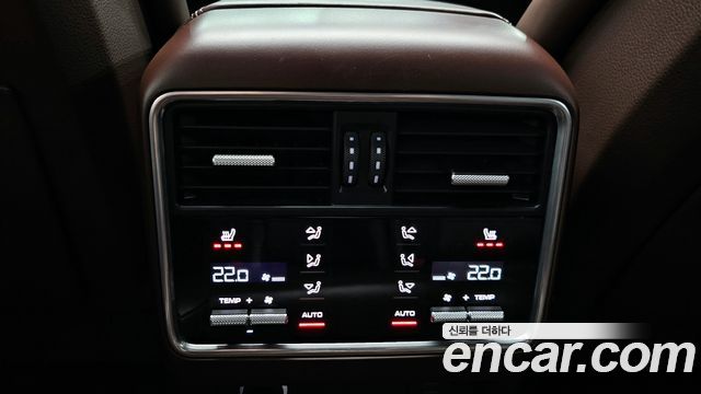 Porsche Cayenne 2021 — photo 17