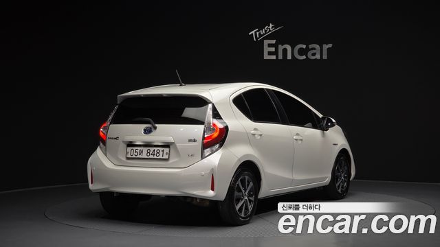 Toyota Prius 2019 — photo 2