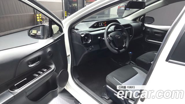 Toyota Prius 2019 — photo 10