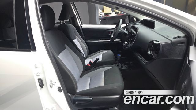 Toyota Prius 2019 — photo 11